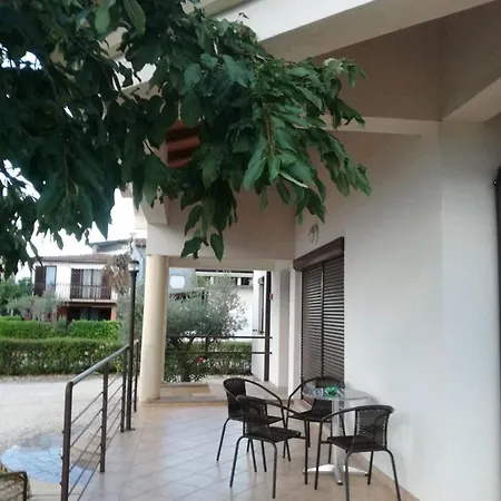 Narcisa With Terrace Apartmán