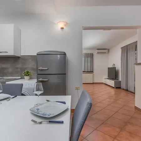 Narcisa With Terrace Apartment *
